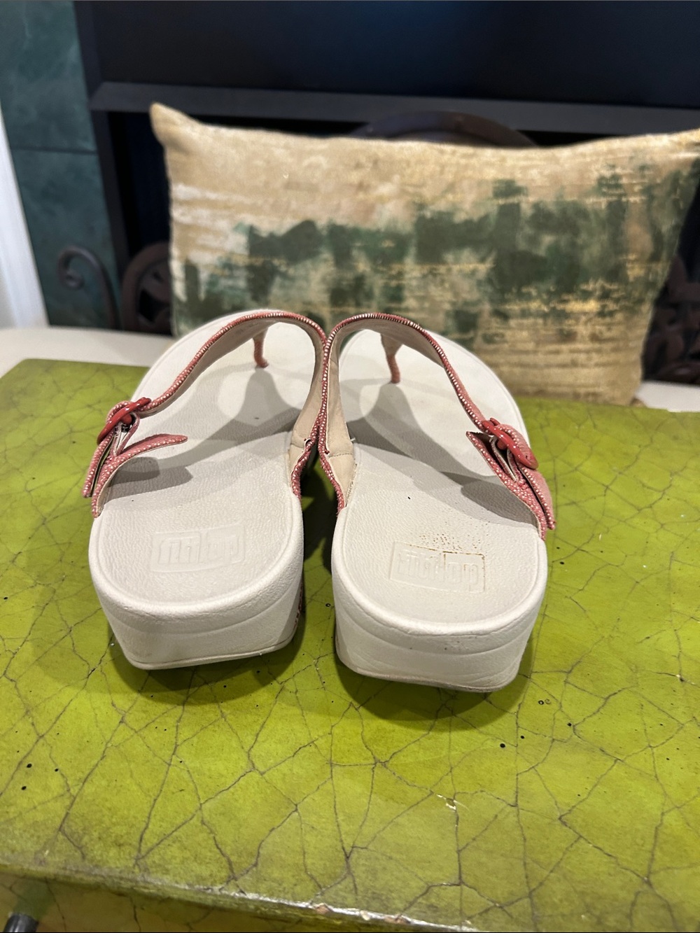 Fitflops Women's red & cream Textured Thong Sandals with Cushioned Footbed - Picture 2 of 4